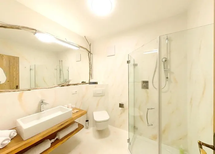 מלון Feuriger Tatzlwurm & Spa, Bw Signature Collection 4*
